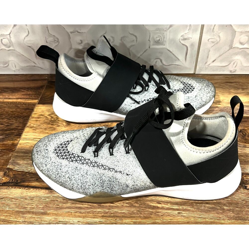 Nike Zoom Womens Tennis Shoes Sz 8.5